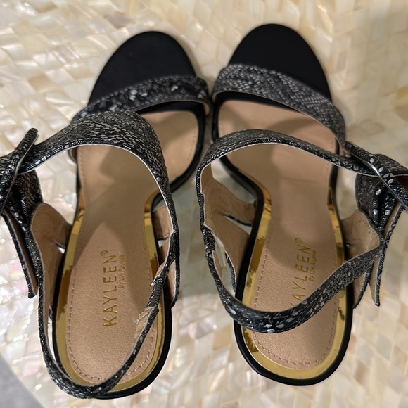 Snake Skin print heels size 7.5 - Picture 8 of 8